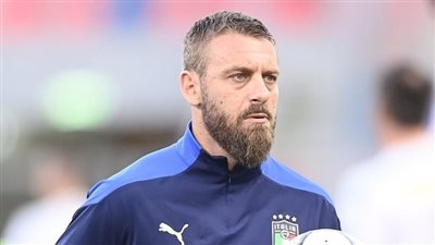 منقذ روما وقائد تاريخي.. ماذا قدم دي روسي قبل تولي مهمة الذئاب؟