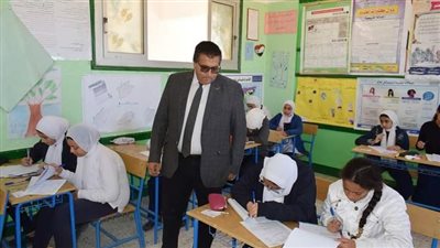 طلاب الثانوية يؤدون امتحان اللغة الأجنبية الثانية والتاريخ