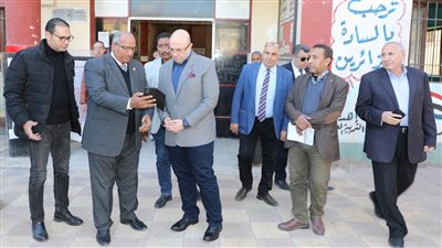 محافظ بني سويف يطمئن على طلاب الشهادة الإعدادية في أول أيام الامتحانات 