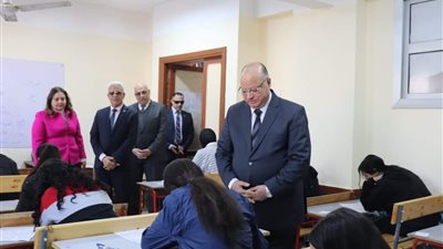 في أول يوم امتحانات.. محافظ القاهرة ومدير المديرية يتابعان لجان الشهادة الإعدادية 2024