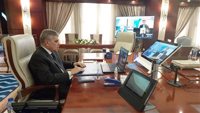 اجتماع مهم بين أسامة ربيع ومجموعة ميرسك العالمية لبحث سياسات الإبحار في قناة السويس