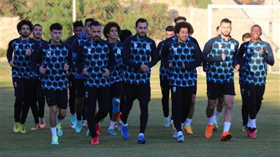 لتحفيزهم قبل مواجهة بيراميدز.. المصري يصرف جميع مستحقات ومكافأة الإجادة للاعبين 