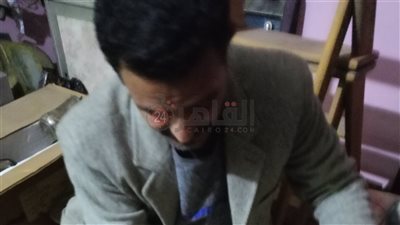 حكاية شاب يجمع المقتنيات القديمة بالفيوم.. ويعلق: حلمي إقامة معرض للتحف والأنتيكات