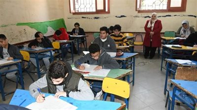 تداول ورقة مزعومة لامتحان اللغة الإنجليزية بامتحانات الشهادة الإعدادية بالقليوبية| صور 