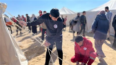 الهلال الأحمر المصري يعلن تجهيز المرحلة الثانية من مخيم إيواء النازحين داخل غزة