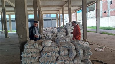 تحرير محضر لمركز تعبئة سكر مبادرة معًا ضد الغلاء بالبحيرة لتصرفه في 2714 طنا 