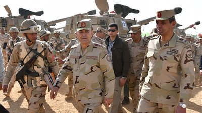 رئيس أركان حرب القوات المسلحة يشهد إجراءات تفتيش الحرب لإحدى وحدات المدفعية بالمنطقة المركزية العسكرية