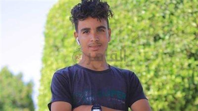 الأخ الأكبر.. ننشر صورة شهيد لقمة العيش بعد مصرعه في معركة القصب بقنا