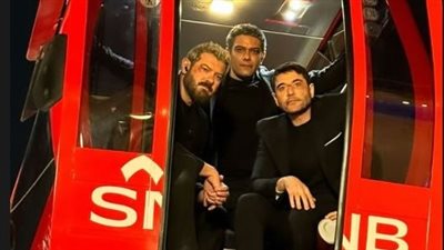 آثار كدمات وعلى متن الونش الطائر.. آسر ياسين يروج لـ ولاد رزق 3 مع أحمد عز وعمرو يوسف