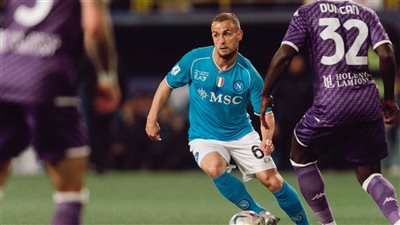 نابولي يضرب فيورنتينا بثلاثية في نصف نهائي كأس السوبر الإيطالي