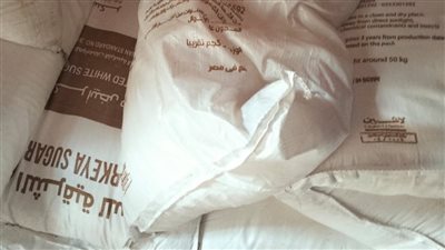 ضبط 2 طن سكر مدعم و200 كجم طحينة فاسدة في حملة تموينية بالغربية