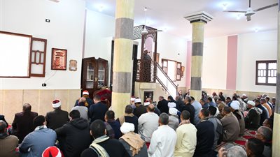 بتكلفة مليون جنيه.. محافظ قنا يفتتح المسجد العتيق بنجع حمادي
