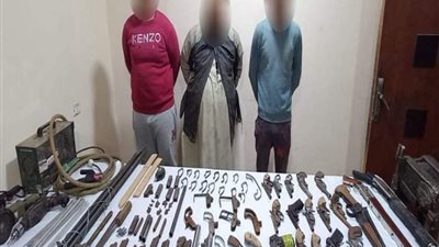 حبس 3 أشخاص بتهمة إدارة ورشة لتصنيع وبيع الأسلحة النارية بسوهاج