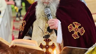 بالشموع.. أقباط قنا يحتفلون بعيد الغطاس 