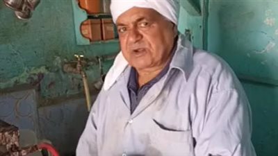 قصة كفاح قهوجي بذراع واحدة ببني سويف: فقدت ذراعي في حادث واشتغلت وعلمت بناتي وجوزتهم| بث مباشر 