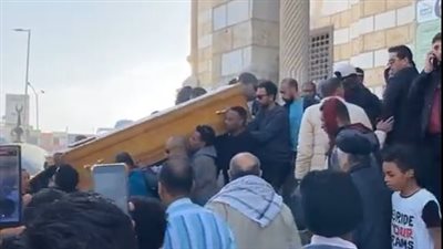 بحضور الفنان أحمد عصام ومصطفى بكري.. تشييع جنازة شقيقة الفنان محمد منير | بث مباشر 