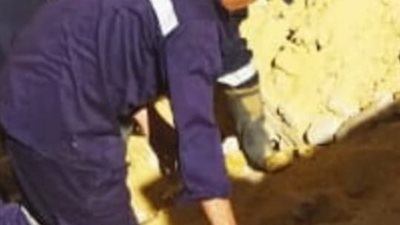 مصرع شخص سقط عليه سقف مصنع زيوت بأكتوبر