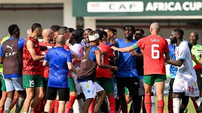 الركراكي ولاعب الكونغو يخضعان للجنة تأديبية في كاف بسبب أحداث مباراة المغرب