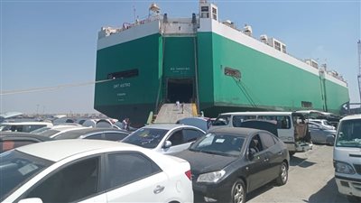 على متن سفينتين.. ميناء غرب بورسعيد يستقبل 3874 سيارة لذوي الهمم