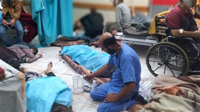 طبيب بالمستشفى الإندونيسي في غزة لـ القاهرة 24: دفنت شقيقتي وابنتي تحت ركام منزلنا وهزمنا الاحتلال بأجسادنا