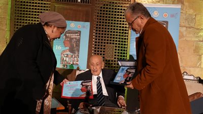 خلال أمسية فنية بالأمير طاز.. معرض ملتقى الأقصر وقصائد شعرية وتكريم التوني| صور 