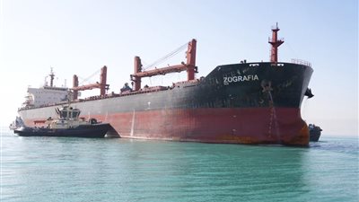 قناة السويس تعلن تحرك فريق طوارئ لصيانة سفينة بعد الهجوم عليها بالبحر الأحمر