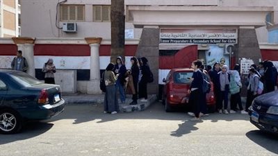 انهيار وبكاء.. طلاب الشهادة الإعدادية بالأقصر يشتكون من صعوبة امتحان الهندسة