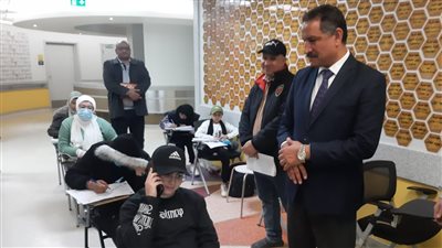 محاربو السرطان.. وزير التعليم يتابع امتحانات الشهادة الإعدادية بلجنة مستشفى 57357 