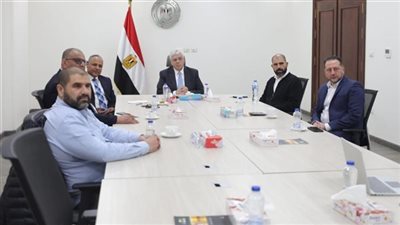 أخبار التعليم اليوم| عاشور يلتقي فريق عمل السيارة الكهربائية ويؤكد طرحها في الأسواق خلال 2024