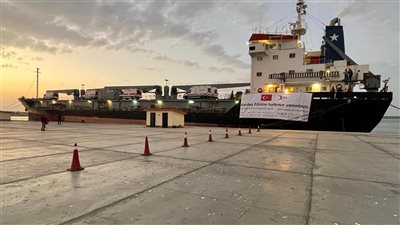 ميناء العريش يستقبل سفينة تركية تحمل 1500 طن مساعدات إغاثية إلى غزة