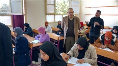 اليوم.. طلاب الشهادة الإعدادية بسوهاج يؤدون امتحان مادتي الهندسة وتكنولوجيا المعلومات