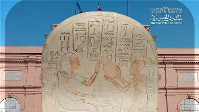 المتحف المصري بالتحرير يعرض لوحة حجرية لكاتب ملكي من تل العمارنة