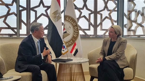 وزيرة البيئة والسفير