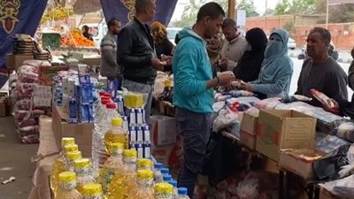الأرز بـ 25 جنيهًا والسكر بـ 27.. إقبال كبير على معرض أهلًا رمضان بالأقصر | بث مباشر