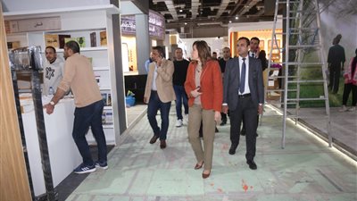 وزيرة الثقافة تتفقد التجهيزات النهائية لمعرض القاهرة الدولي للكتاب قبل افتتاحه غدًا