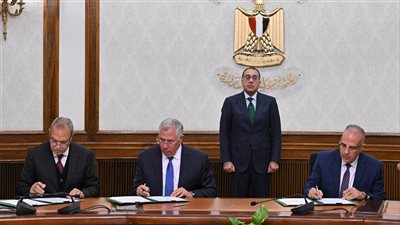 رئيس الوزراء يشهد توقيع 5 اتفاقيات للشراكة بين اقتصادية قناة السويس وشركات قطاع خاص 