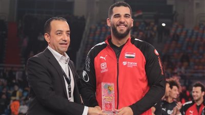 أحمد عادل لاعب منتخب اليد: هدفنا التتويج بإفريقيا.. وأهدي التأهل لنصف النهائي للجمهور
