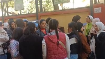 سعادة طلاب الشهادة الإعدادية بالقاهرة بعد أداء امتحان مادة اللغة الأجنبية: كان سهل | بث مباشر