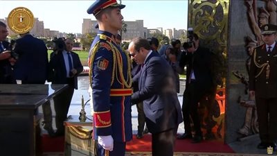 الرئيس السيسي يضع إكليلا من الزهور على النصب التذكاري احتفالا بالذكرى 72 لعيد الشرطة | بث مباشر