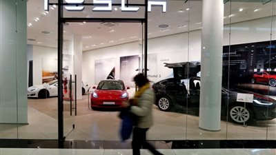 تسلا تعتزم تسريح 10% من موظفيها على مستوى العالم 