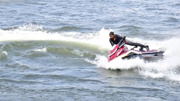 عروض مائية في الاحتفال