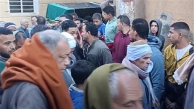 وقع فجأة.. جنازة مهيبة لمعلم توفى داخل إحدى لجان امتحانات الشهادة الإعدادية ببني سويف | بث مباشر