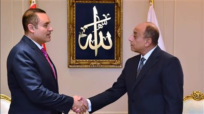 وزير الطيران المدني يستقبل سفير دولة قطر