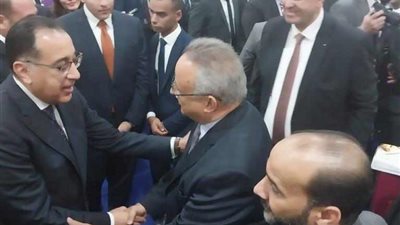 رئيس الوزراء يتفقد جناح البورصة المصرية خلال افتتاح معرض القاهرة الدولي للكتاب