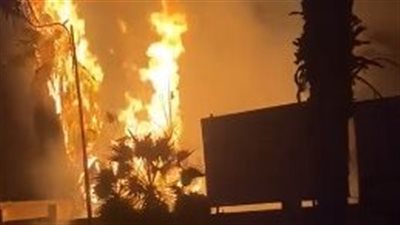 نشوب حريق في مخزن أخشاب بالسلام.. والدفع بـ8 سيارات إطفاء للسيطرة عليه