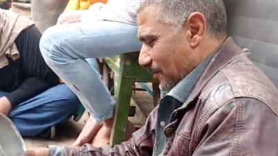 أشهر سمكري بوابير جاز ببني سويف: المهنة انقرضت وبصلح أواني الألمنيوم| بث مباشر