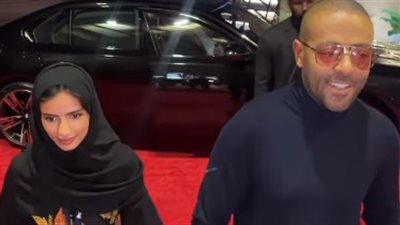 تامر عاشور يصل مسرح أبو بكر سالم بالرياض استعدادًا لحفله مع أنغام | صور