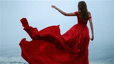 تفسير اللون الأحمر في المنام.. مثير للانتباه ويعبر عن بشرى في هذه الحالة