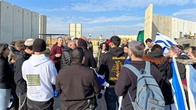 جيش الاحتلال يعلن معبر نيتسانا مع مصر منطقة محظورة