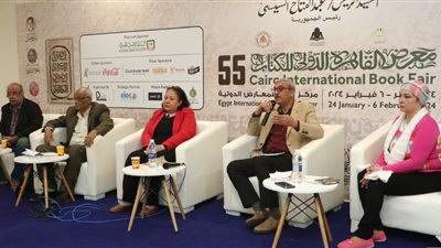 مناقشة فنجان قهوة بـ7 جنيه في ندوة بـ معرض الكتاب